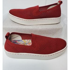 Born confort perforated red knit shoes size 8.5